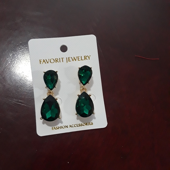 Earring - Picture 4 of 5